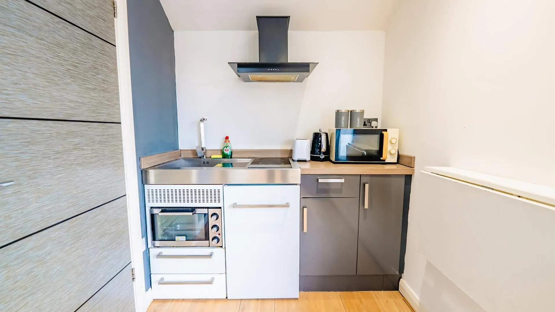 Modern Design Studio Apartment Кардифф 0*,  Великобритания