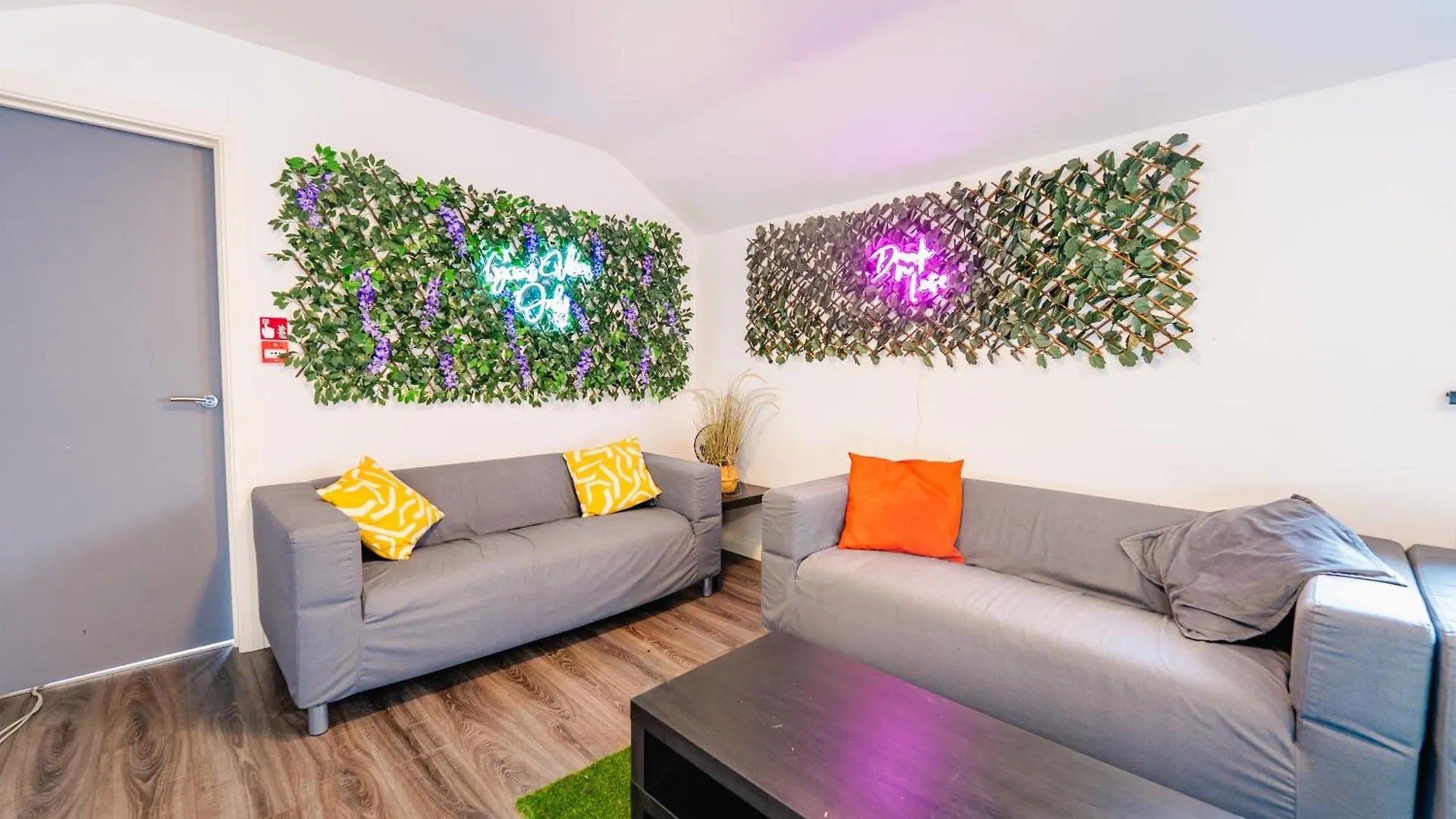 Modern Design Studio Apartment Кардифф