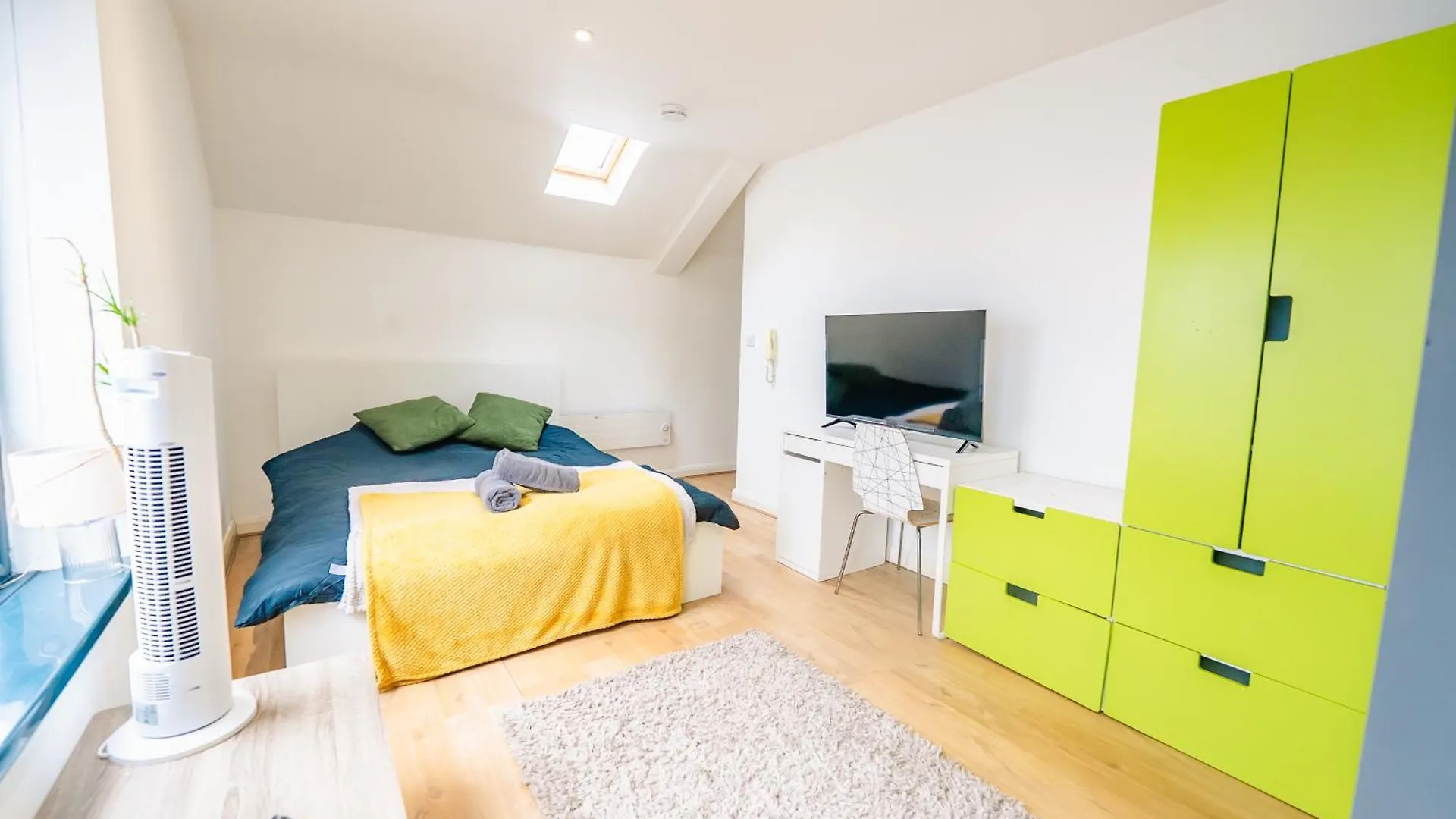 Modern Design Studio Apartment Кардифф